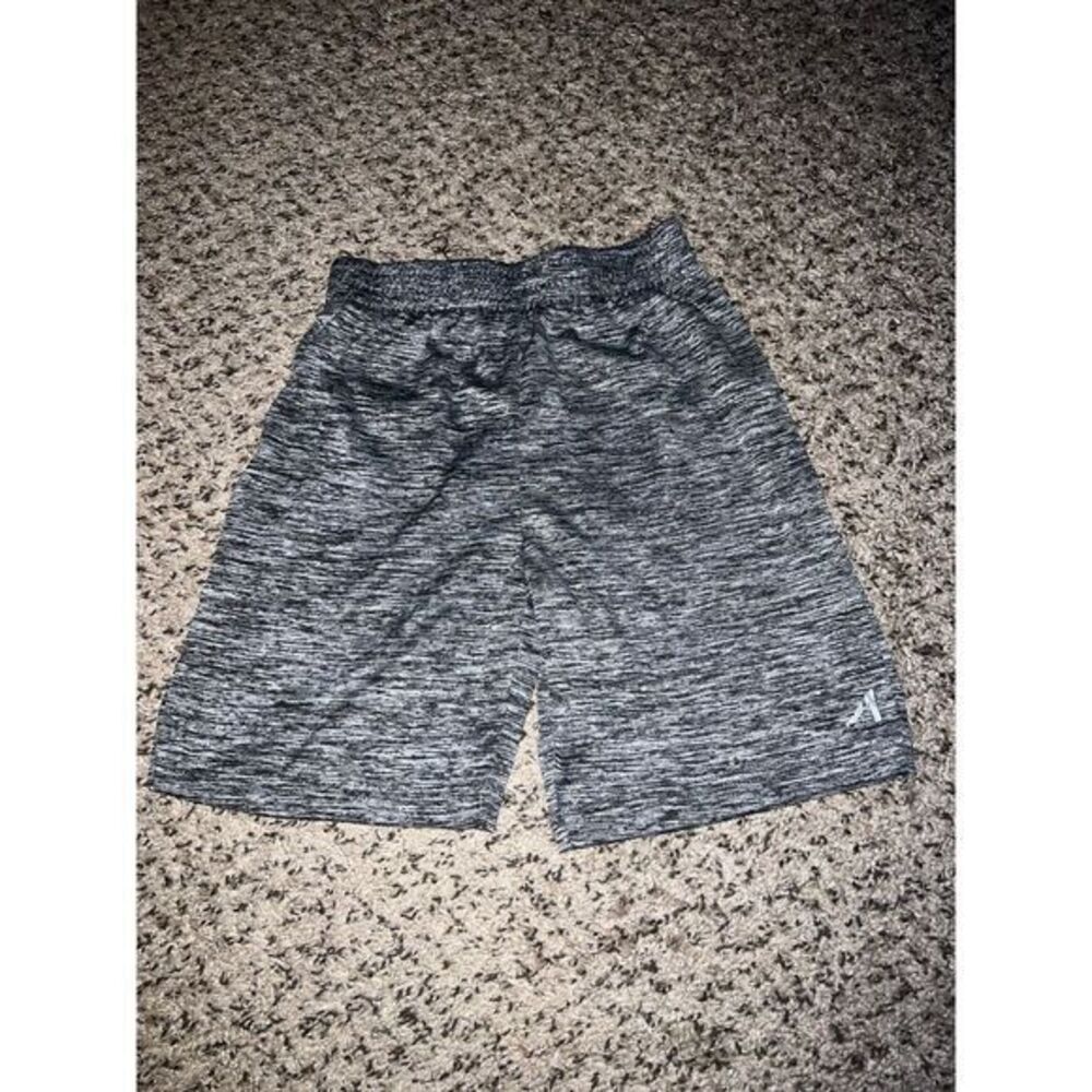 Alive boys gray/black activewear shorts size 6‎